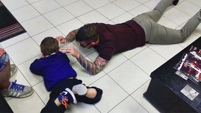 autismspeaks's tweet photo. This barber went above and beyond for a boy with autism: https://t.co/EltHvePEBe https://t.co/WspJ1KVmER