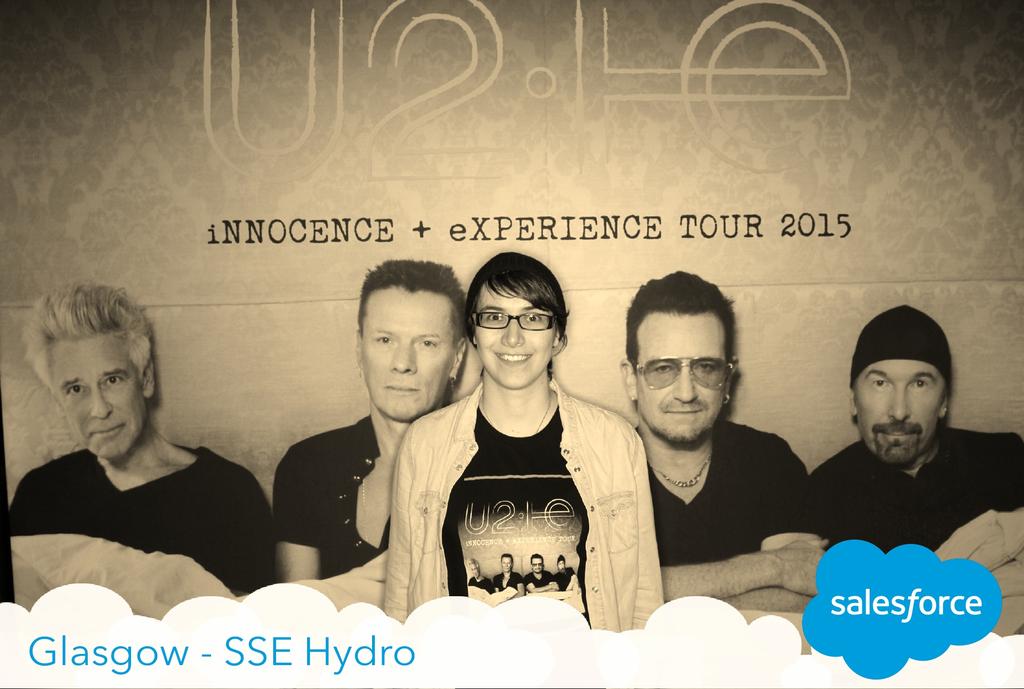 kilkennykate's tweet photo. Second show #poweREDbysalesforce @U2 #U2ieTour #inlove #one #UltraViolet #IllGoCrazy https://t.co/n4InctReFJ