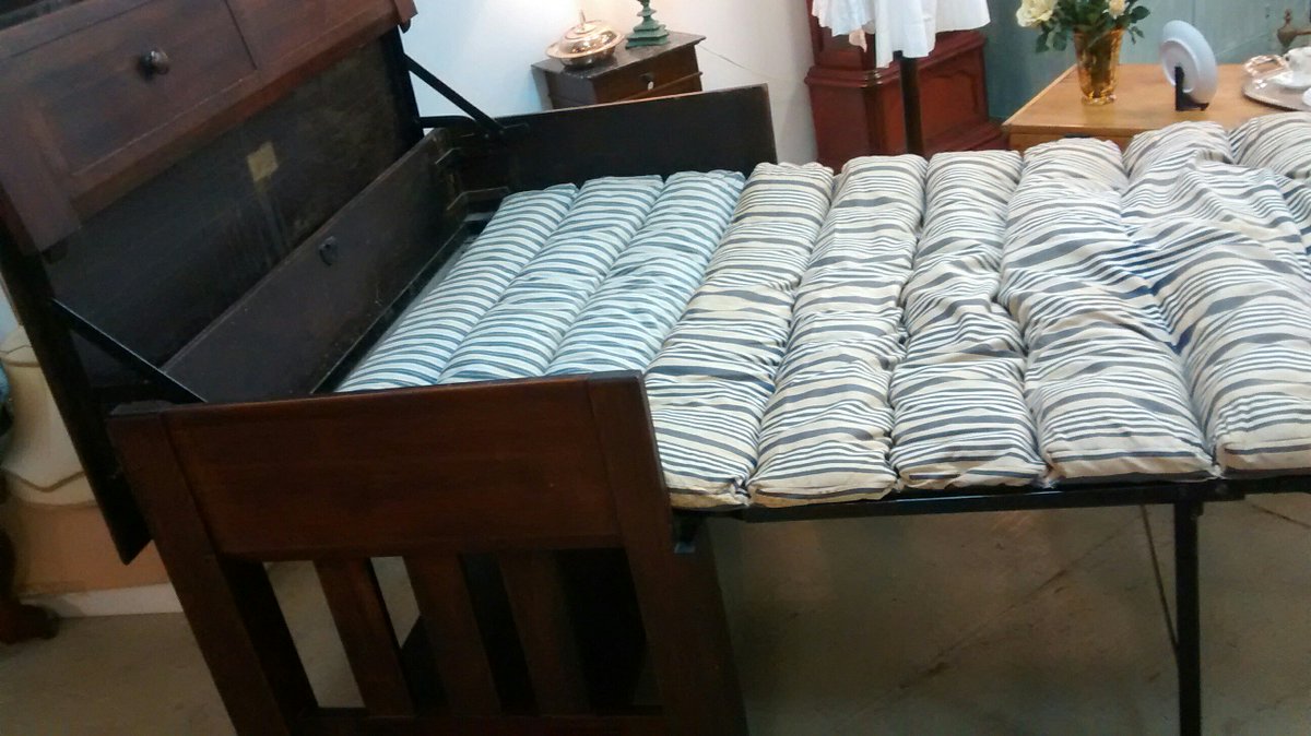 OnceAgain249's tweet image. Amazing ta-BED looks like desk/table from 1915 on sale. @OttawaSt_BIA  #HamOnt #antiques (antiques cost llessss)