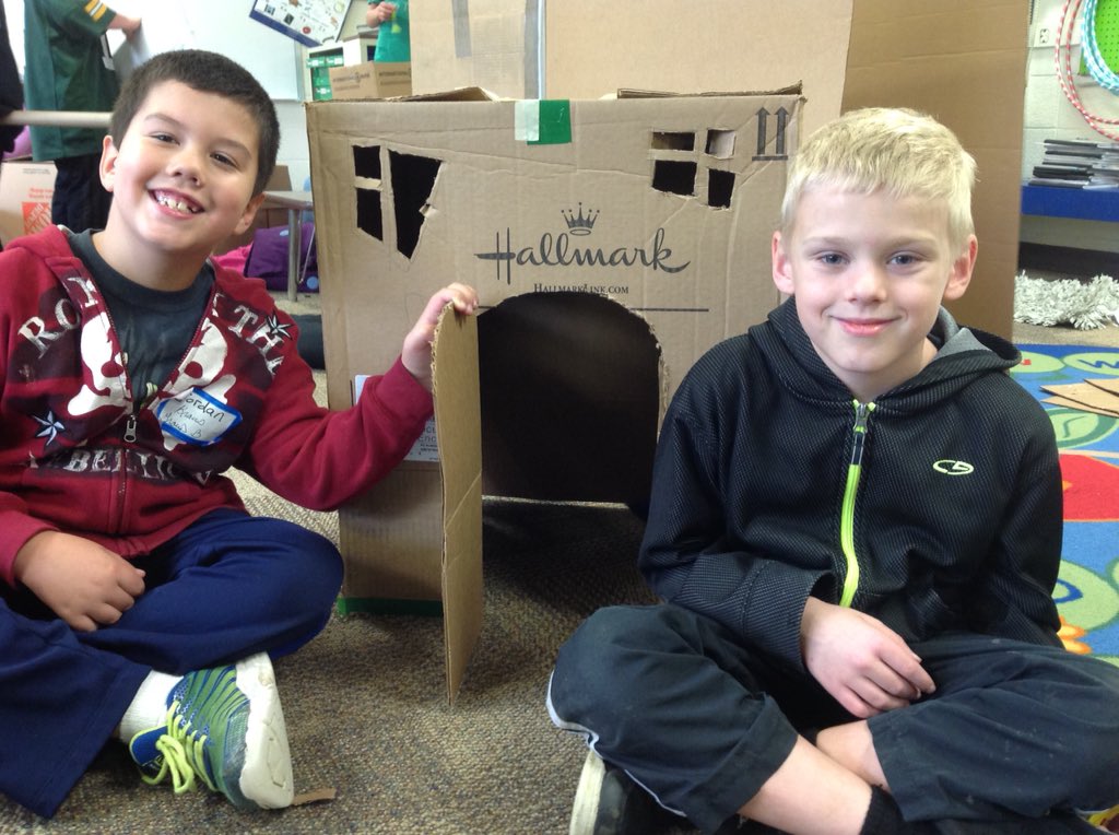 Kraus22A's tweet photo. Cardboard houses #HawCommDay https://t.co/J4KiUxw2Di
