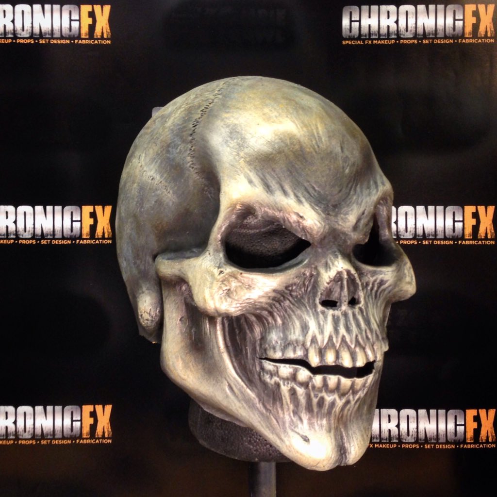 ChronicFx's tweet photo. Latex skull mask repair and paint for @hauntedatlanta #spfx #spfxmakeup #mask #netherworld #chronicfx https://t.co/nyBDYX8NZZ