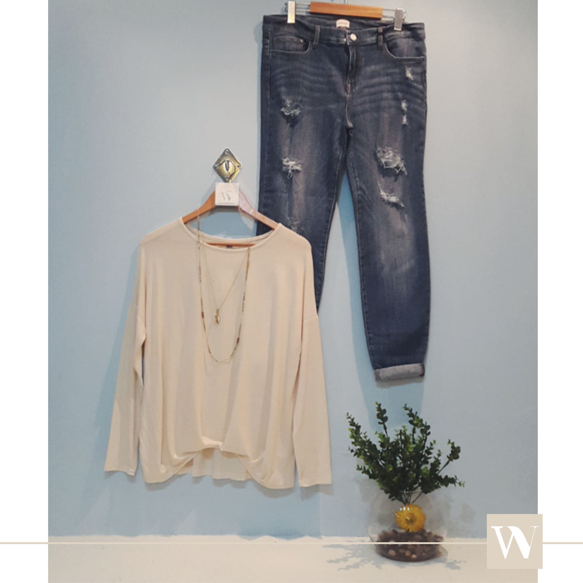 Walk_In_Closet's tweet photo. Comfortably chic in my Boyfriend Jeans! https://t.co/gnwT759otg