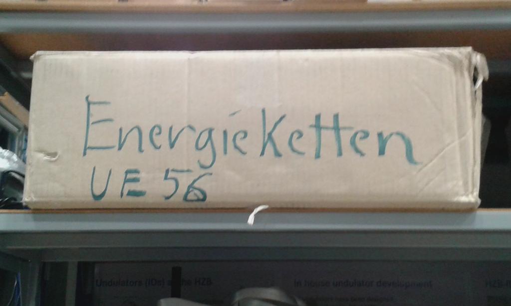 Katharikaa's tweet photo. Interessante Funde beim #photowalk: Was sind wohl diese Energieketten, die bei #bessy2 herumliegen?@HZBzlog @HZBde https://t.co/r18JQd5j54