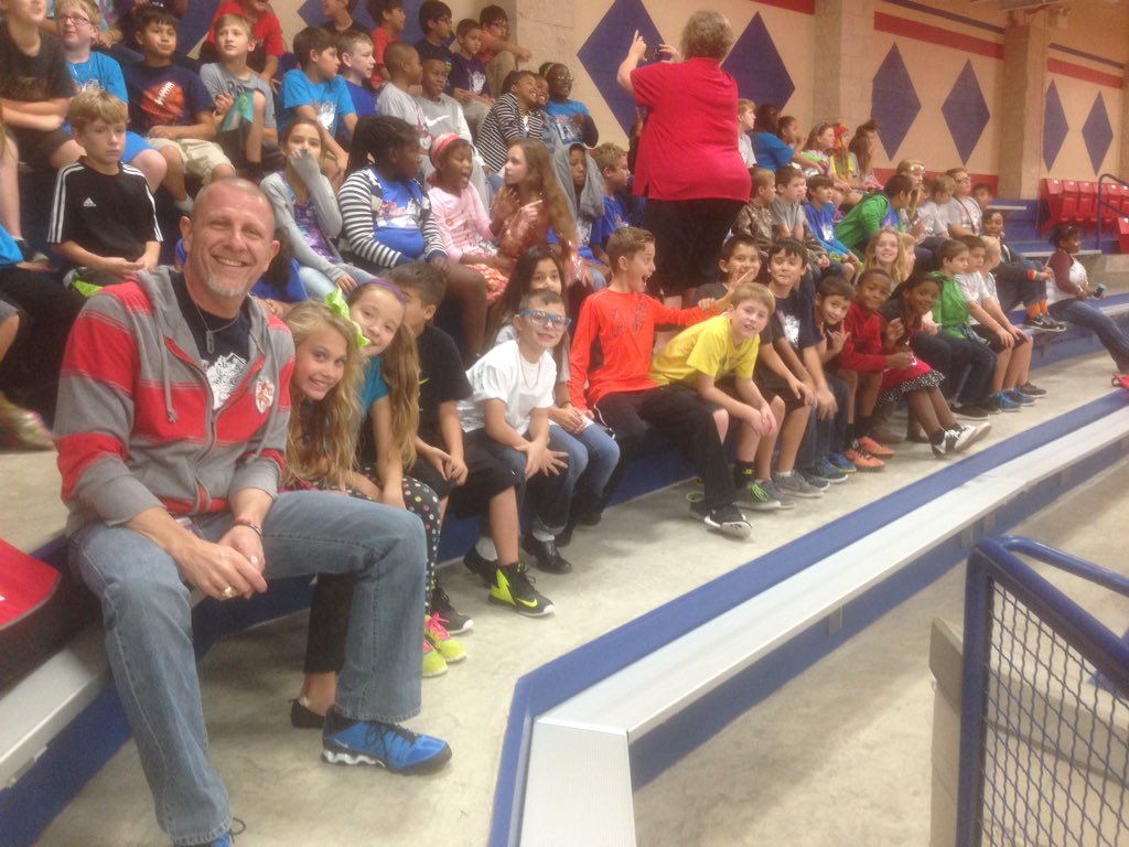 PlattsMVPs's tweet photo. MHS PEP RALLY FUN. https://t.co/SIFm8eODGU