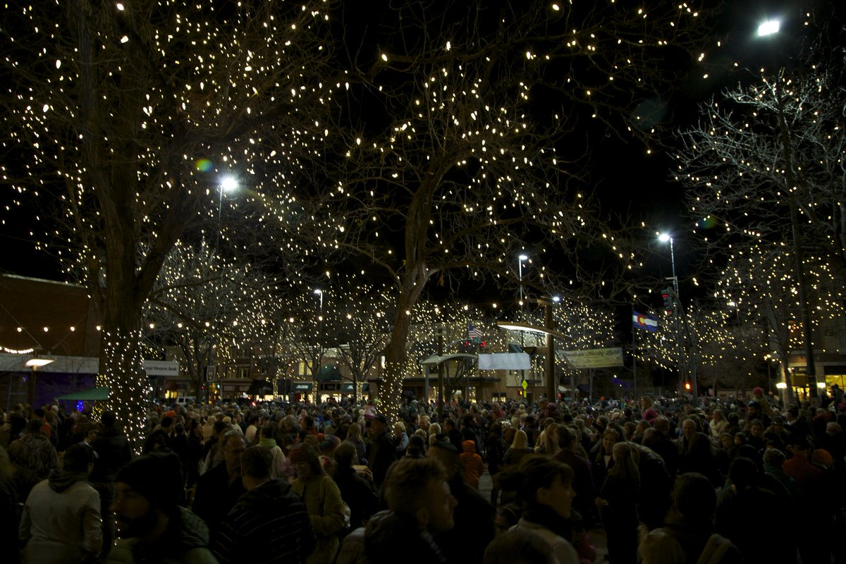 fortcollinsgov's tweet photo. It's almost time for the Downtown Holiday Lighting Ceremony! #FoCoEvents https://t.co/EOnRu8Qzbx https://t.co/hm7DremoSh
