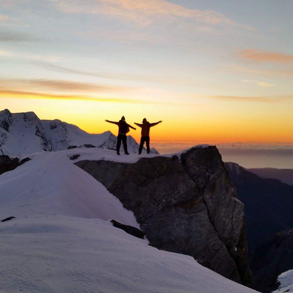 tomthorne20's tweet photo. #Wow #sunset #mountains #funtimes @hardwear @getbuzzing @climb https://t.co/CoMV8WogQD