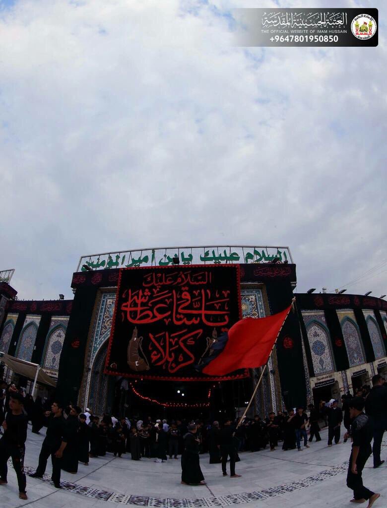 أنْتَ للماء ماء ؛
هل تُراهُ الماء يحتاجُ السِقاء ؟

كيفَ تسقِينا جميعاً ثُمّ تذوِي هاوياً في كربلاء !

#ياابا_الفضل💚