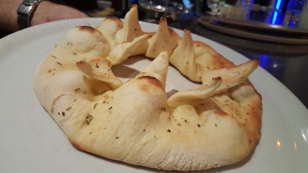 be_lauth's tweet photo. La touche du #pizzaiolo: #foccacia #gorgonzola! #adieumonslim #nomnomnom
#caffecotti #Toulouse #savoureztoulouse https://t.co/92Rg7TN2Lk
