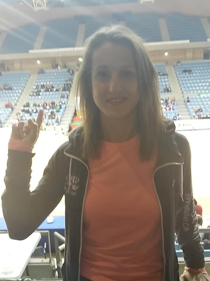 anaroblesglez's tweet photo. @m_yolanda_guti En unos minutos hará el saque de honor del futsal #meloc https://t.co/0as9vXzWu5