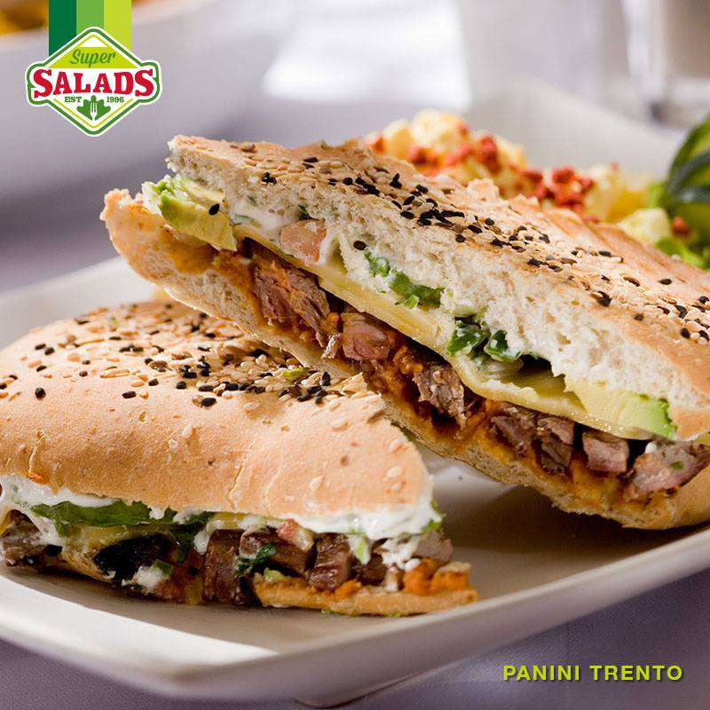 SuperSaladsPN's tweet photo. Una mezcla de beef bajita, queso gouda, frijoles y mas la encuentras en el #PaniniTrento.
¿Ya lo probaste? https://t.co/KrH5qoWTkK