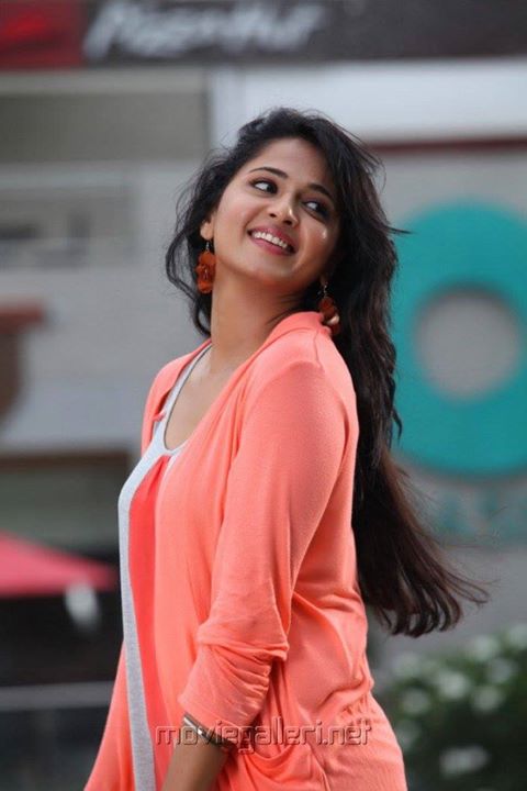 Happy happy happy birthday to anushka shetty kaadu kaadu Rani rudrammadevi 