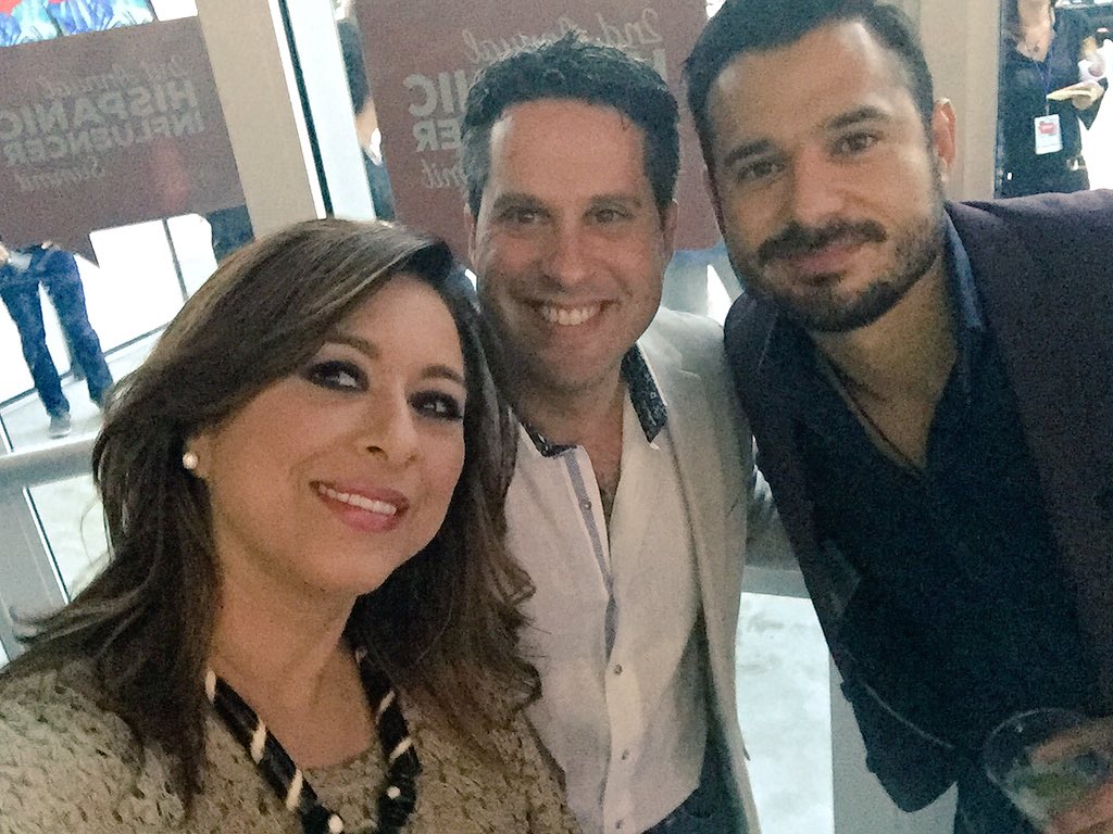 NeidaSandoval's tweet photo. Con dos galanes de @Telemundo #HispanicInfluencerSummit @Guadvenegas @NBCDeportes
@CopanAlvarez #Catrachos https://t.co/tjfgy07SeI