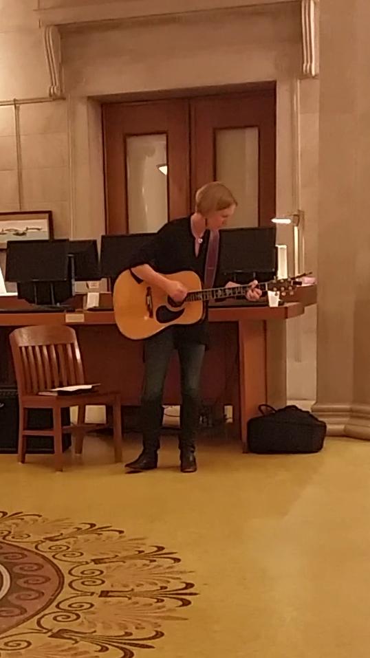 lauraclappmusic's tweet photo. No mic stand? No problem. #lauraunplugged #naturalacoustics https://t.co/G05rhupQjF