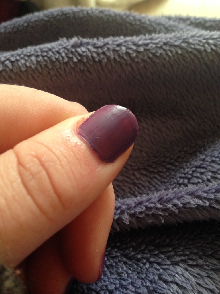 SamanthaFm's tweet photo. Matt effect top coat used on my nails today :) I think it's great works really well and looks great :)#nails https://t.co/Cd2GCBRhMF