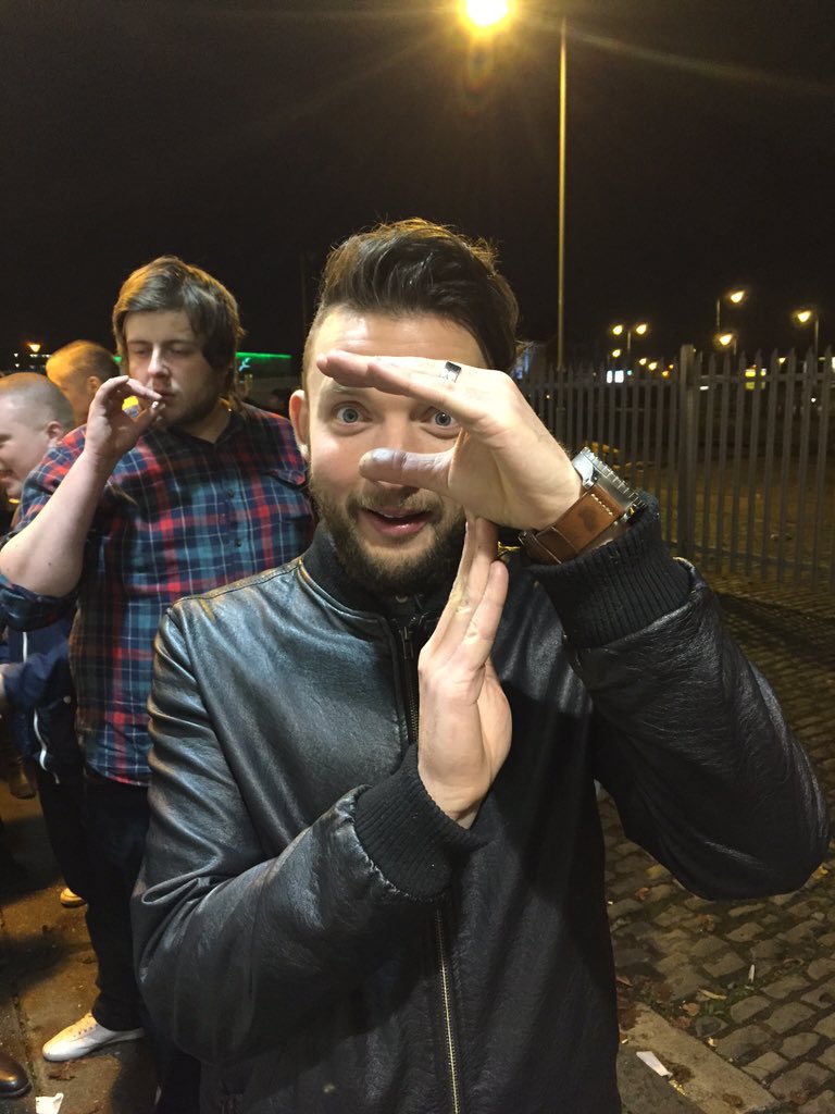 Ptbarlow's tweet photo. @foals come on in the #queue https://t.co/0sHi52aB9v