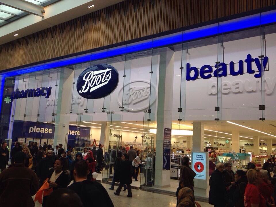 BackBen4Mayor's tweet photo. Our new Bradford store looks fantastic! Gr8 to visit the team today led by super @sallyanntincan a true local champ! https://t.co/V4rxbh7oSv