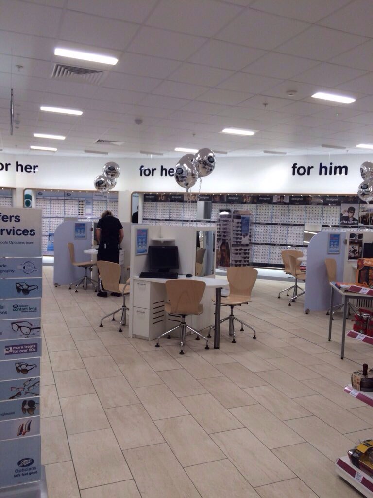 BackBen4Mayor's tweet photo. Our new Bradford store looks fantastic! Gr8 to visit the team today led by super @sallyanntincan a true local champ! https://t.co/V4rxbh7oSv