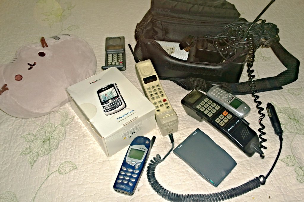 Brarian's tweet photo. I'm not alone! #undeadtech "archive" under bed (grew up w/telephony: sister has patents w/Bell Labs)! @NU_Library https://t.co/9RSpHwGV0Z