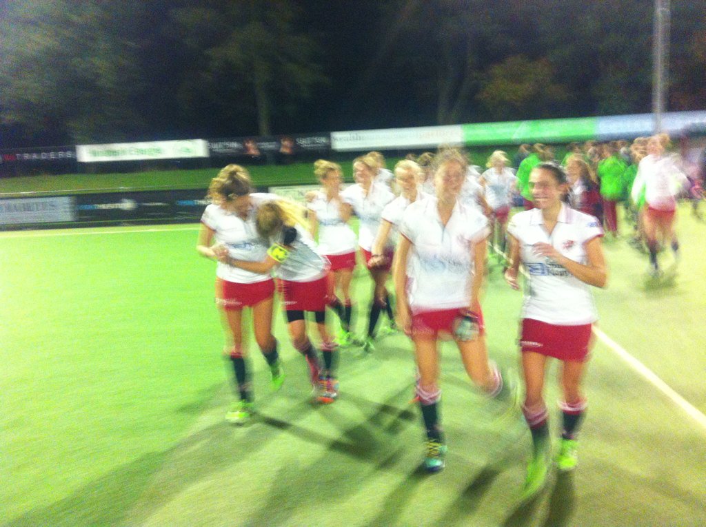 BDhockeyBD's tweet photo. Ereronde MOP na de 2-1 zege op Laren. #moplar https://t.co/J91N1krmpc