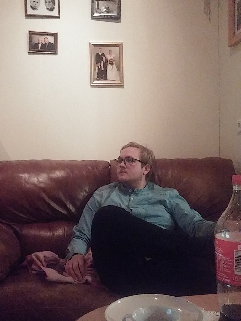 Þessi bíður spenntur eftir sjálfum sér. #voiceisl #teamsalka