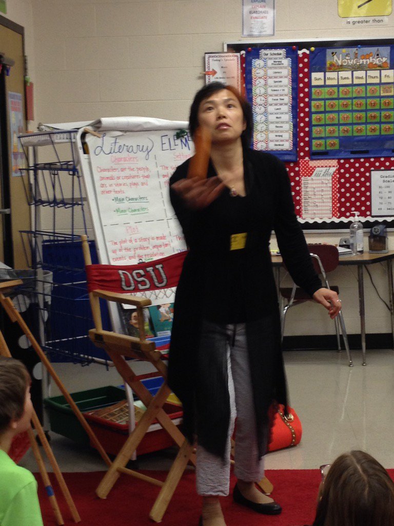 wcsEESah's tweet photo. Our mystery reader juggles with one hand!!! https://t.co/k0kb2wg4dA