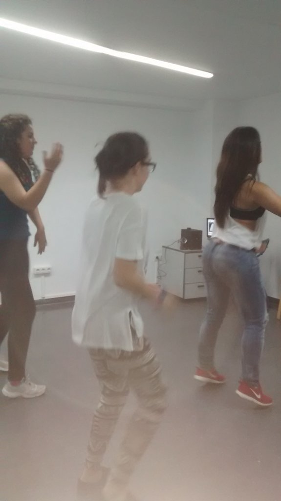 mairenAlterna's tweet photo. ¡Baile con Paola! Un poco de ritmo para el viernes. https://t.co/daOrgJsIh3