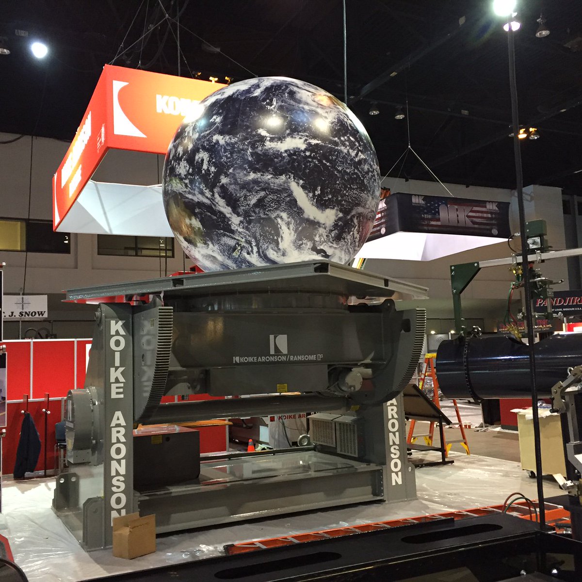 koikearonson's tweet image. Best in the World! Positioning since 1946 @koikearonson #weldingpositioner #tiltturntable #geardriven #FABTECH2015