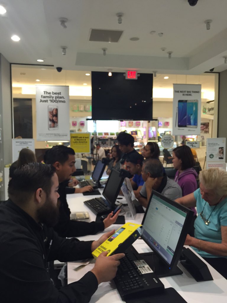 WLsprintGLD's tweet photo. GLD starting this weekend off right!!! Couple EP's and NEw New!!! @TyMehra @DEVINPOLK3 @wl_byoung @Pkushn https://t.co/uZXBWLsjcC