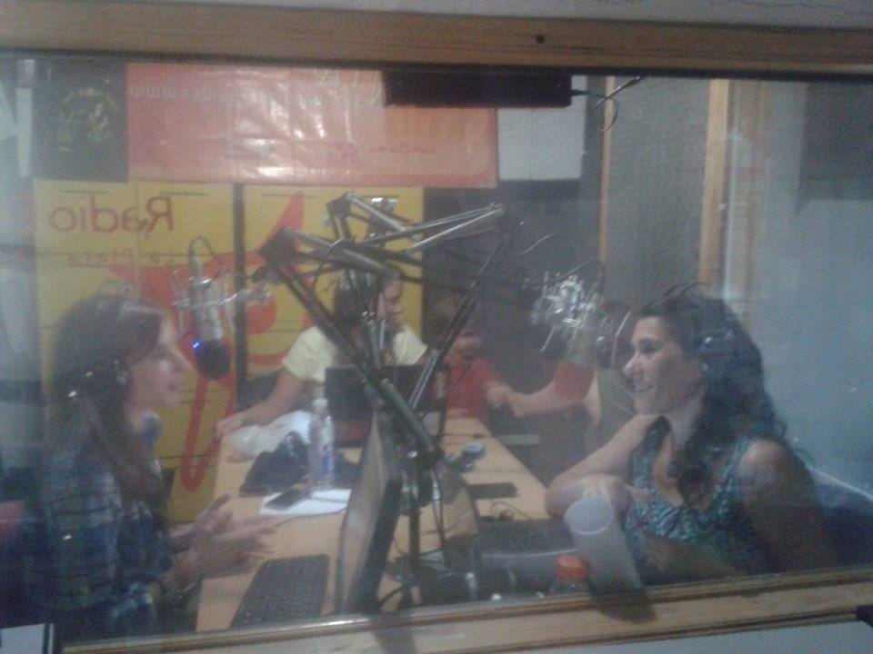 vossabesfm's tweet photo. Así trabajamos! @lorena_ribot @rosariohas @soledadgilly https://t.co/1VUfsauJKg