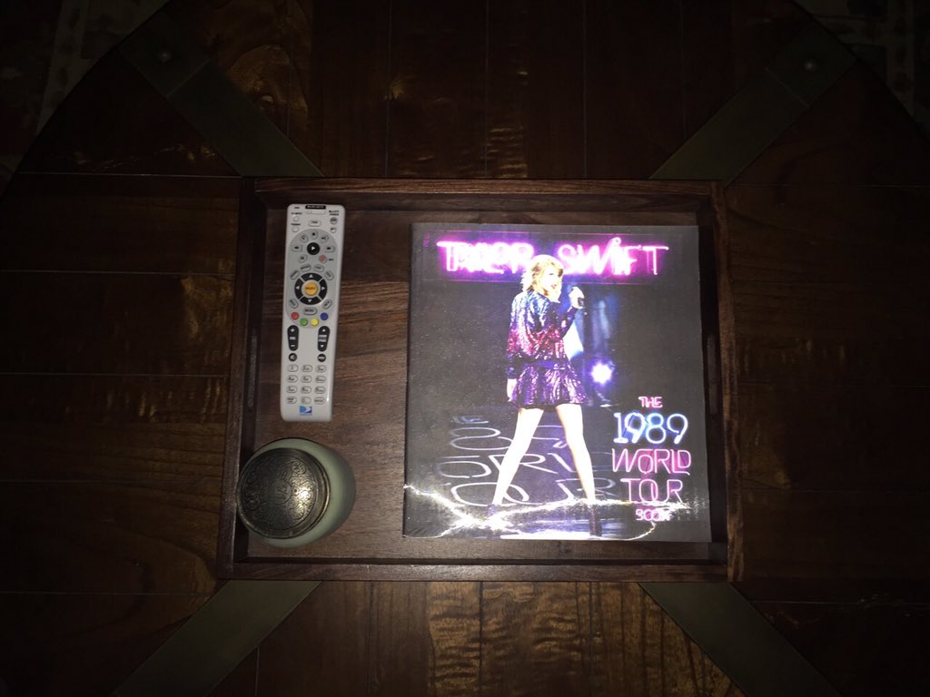Katie__Slater's tweet image. @taylornation13 my coffee table is so @taylorswift13 right now...#AMAs #imjustgonnavotevotevote #swiftlyfe