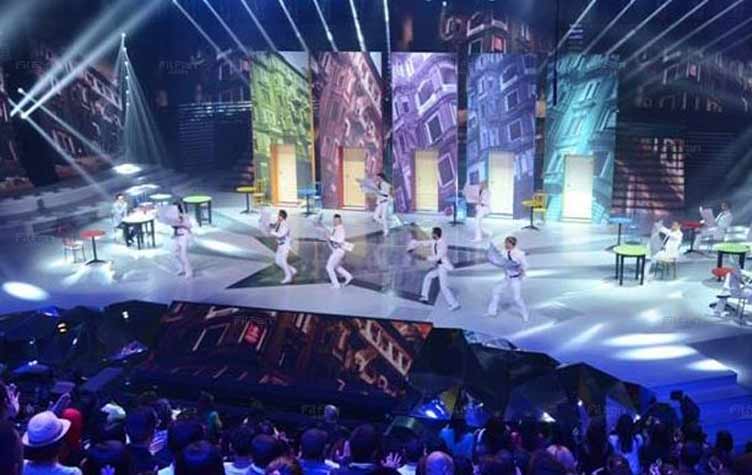 alwafdportal's tweet photo. شاهد.. طائرة هليكوبتر جزائرية تقتحم مسرح #ستار_أكاديمي
https://t.co/FKeAwxiAVn
@StaracArabia
#AssalaInStarac https://t.co/Jt1ISkvxTk