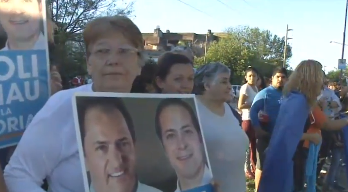 ScioliCtes's tweet photo. #AHORA Estamos esperando a @danielscioli en el Barrio "Mil Viviendas". #ScioliEnCorrientes #ScioliPresidente https://t.co/MkdwQSVeQC
