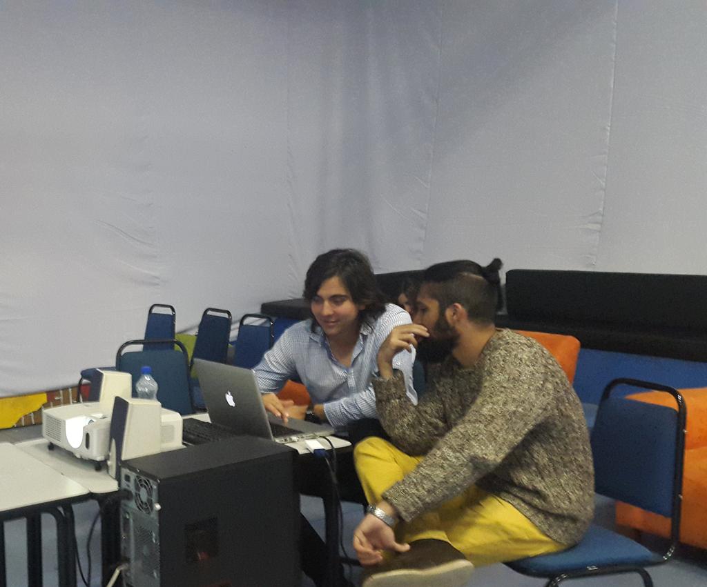 infohemisferios's tweet photo. Está por comenzar el trivia zoom. #SemanaComUDH https://t.co/txU0EUHDdt