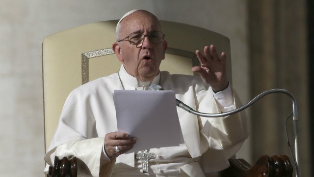 Papa: 'İnançlı biri fakirlikten bahsedip firavun hayatı süremez' bbc.in/1RCJcse