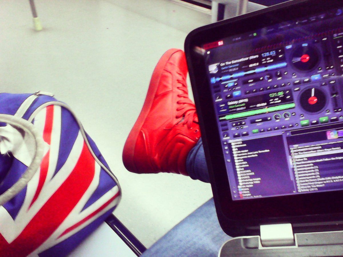 FranLara__'s tweet photo. No importa la hora ni el lugar ... eligiendo tu forma, te funcionará ..! 

#YourWay
#PressPlay
√π https://t.co/zgGoZiNVnb
