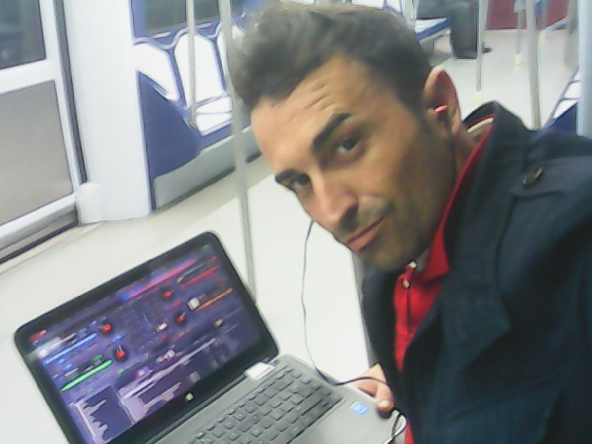 FranLara__'s tweet photo. No importa la hora ni el lugar ... eligiendo tu forma, te funcionará ..! 

#YourWay
#PressPlay
√π https://t.co/zgGoZiNVnb