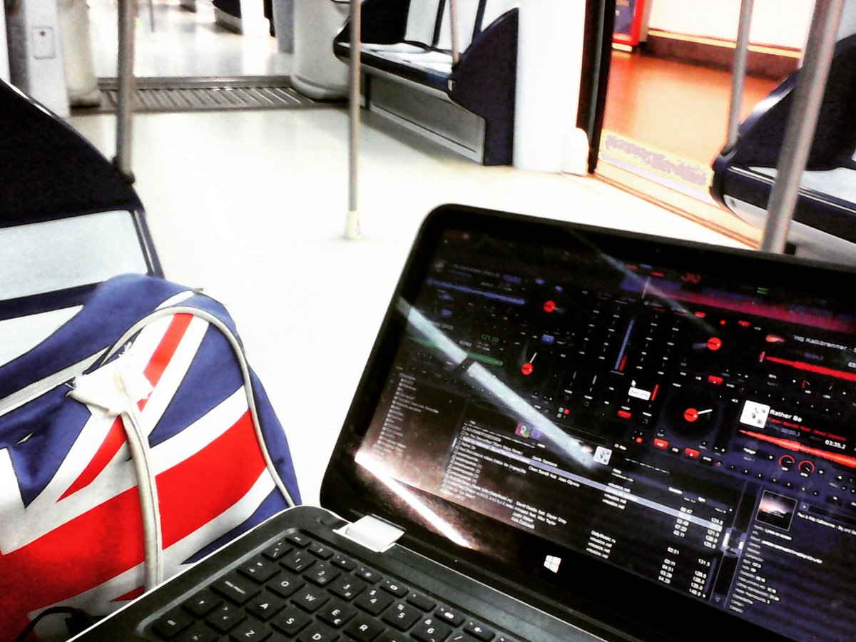 FranLara__'s tweet photo. No importa la hora ni el lugar ... eligiendo tu forma, te funcionará ..! 

#YourWay
#PressPlay
√π https://t.co/zgGoZiNVnb