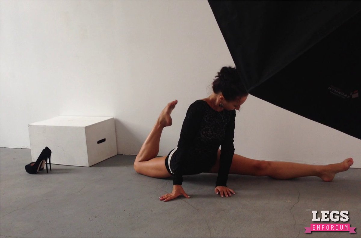 LegsEmporium's tweet photo. Lets call this #FlexibleFriday with #SexyLegs
FREE clip ->>https://t.co/6QkzQpHPzB<<-
@lovecontortion @GirlsAllDay12 https://t.co/tZ7Cowe9gF