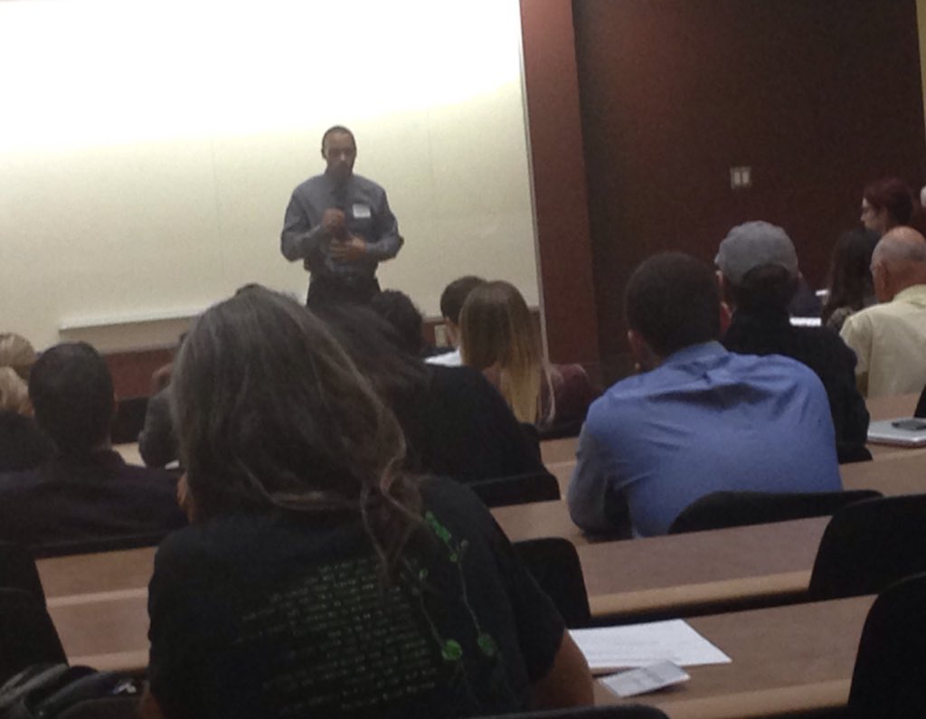 EJPillinois's tweet photo. EJP alumnus Haneef Lurry at #nchep2015: "education transforms your mind". #EJP https://t.co/GkkQgo0DfF