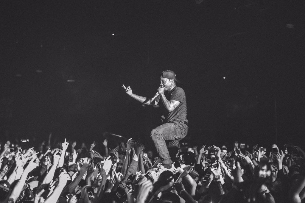 DizzyWright's tweet photo. Last night was crazy I'm having the time of my life Santa Ana, Ca come rock wit us TONIGHT!!!!!! https://t.co/Ya09pIOZmv