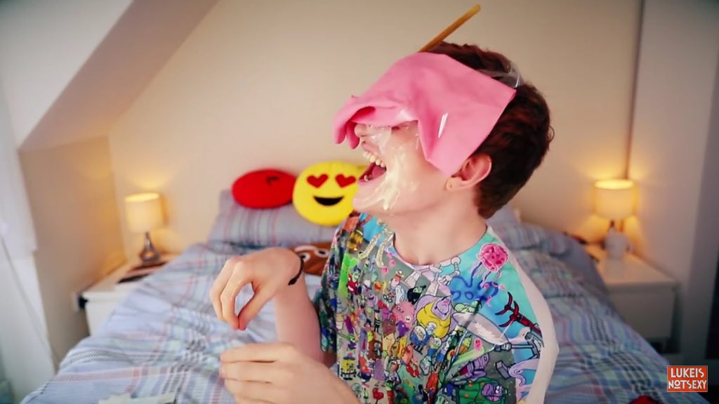 zaracully_'s tweet image. Watch @LukeIsNotSexy new video!! He attempts to be a unicorn..
youtu.be/h15r-OKHVsE