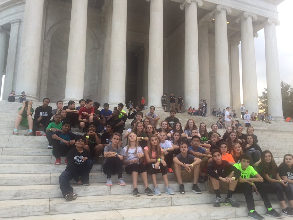 stusicknms's tweet photo. Visiting our fav writer, TJ! #DC2015 #lifelibertyandpursuitofhappiness https://t.co/UHF24ZEnk8