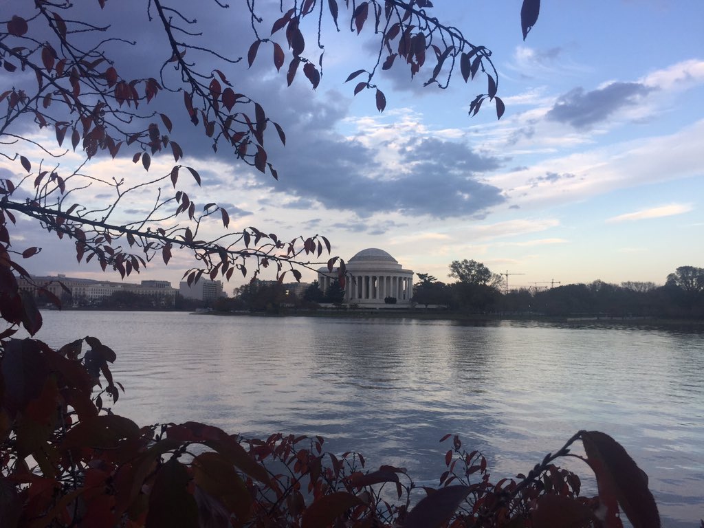 stusicknms's tweet photo. Visiting our fav writer, TJ! #DC2015 #lifelibertyandpursuitofhappiness https://t.co/UHF24ZEnk8
