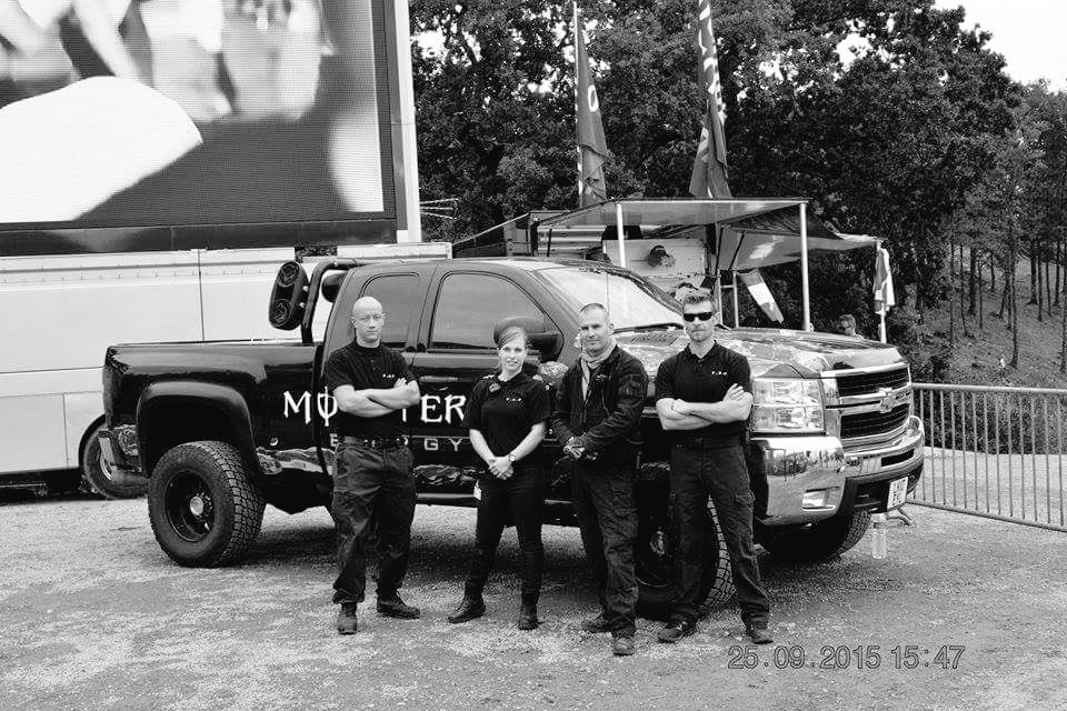 chauffeur_pro's tweet photo. #securite #MonsterEnergy #mxon2015 une partie de l'équipe sécurité pendant le championnat du monde de motocross https://t.co/bzbA3dKNt7