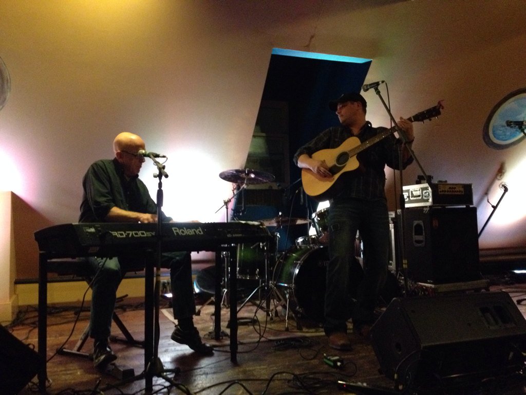 CarlaAllenNews's tweet photo. "Like Gravity" the crowd to @KevinDavison11 at Rudders. @yarvanguardnews
#nsmwfest
#yarvan https://t.co/coL2Kgm0uc