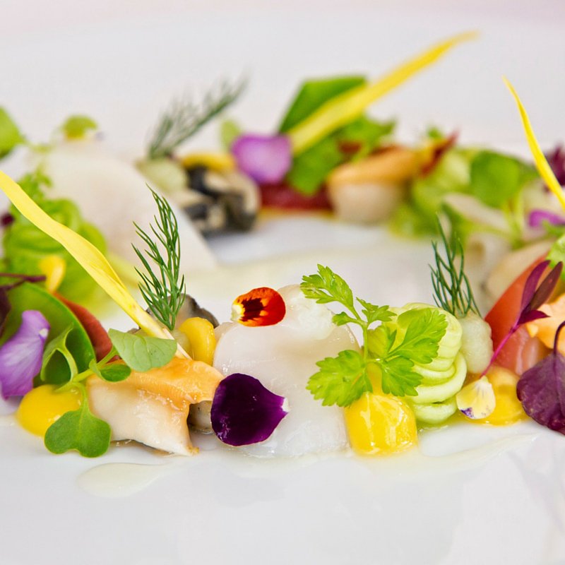 May we suggest La Mer for date night? For reservations, 808.923.2311  ow.ly/U3HCI #FiveStar #FirstFriday