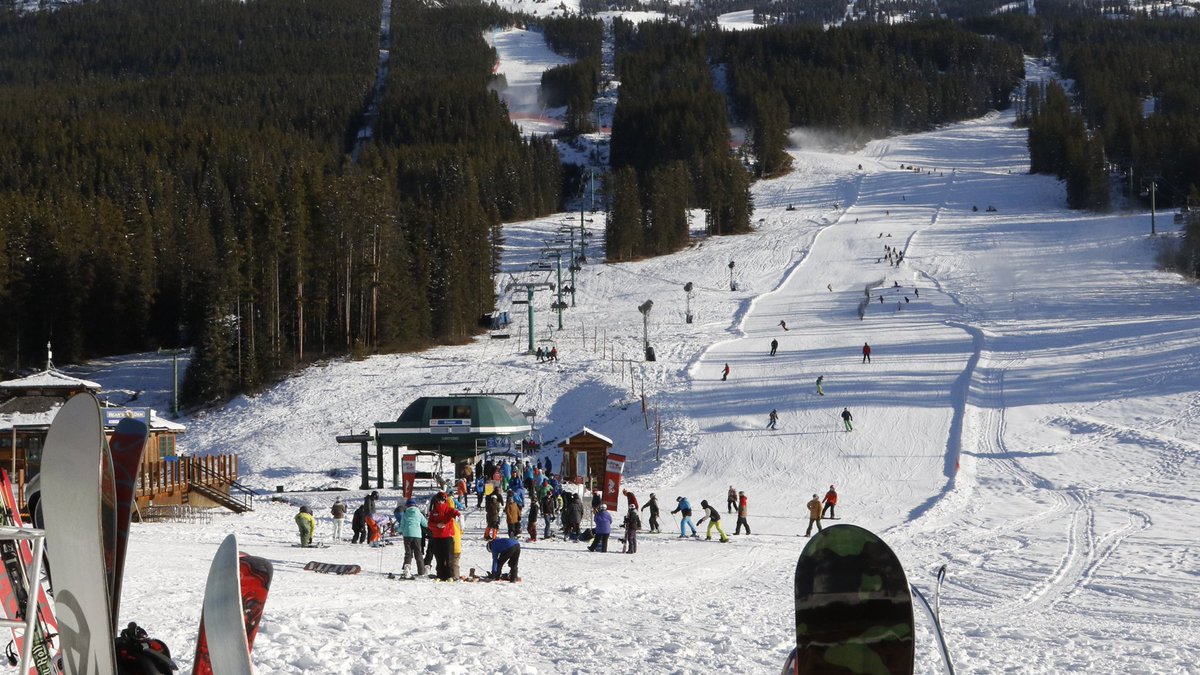 SkiBig3's tweet photo. Check out opening day @SkiLouise! #JustLakeIt #mybanff #Banff #WinterIsHere #Ski2015
https://t.co/jaAB1VrXyZ https://t.co/Ur1jP2jhqn