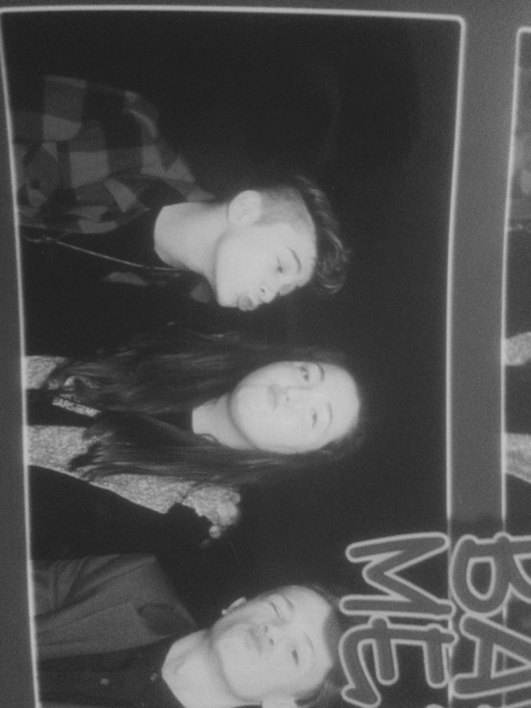 RubylovesBAM's tweet photo. LONDON @BarsAndMelody AMAZING NIGHT THANK UUUUUU!!!! 🙈👅 #143tour https://t.co/nQM88KBDkb