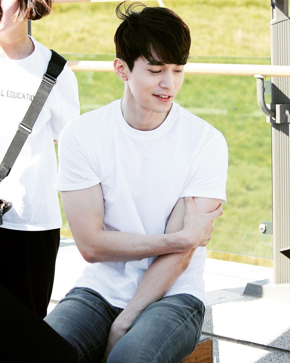 actor_wookie's tweet photo. good morning love @sy_jsy489 https://t.co/gM8LkJIel8