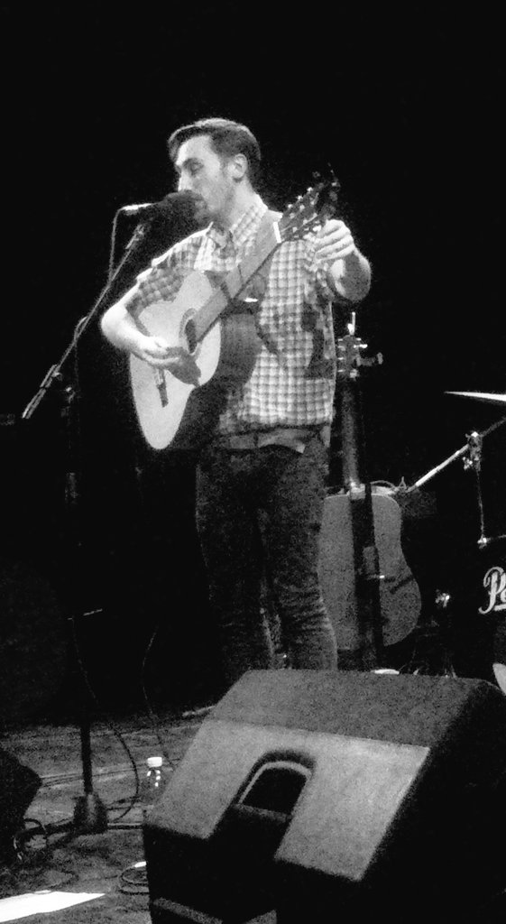 frameimage's tweet photo. @kettleofkites #teatroaltrove #musica una bella serata di musica Indie https://t.co/ZfQOMBKwu0